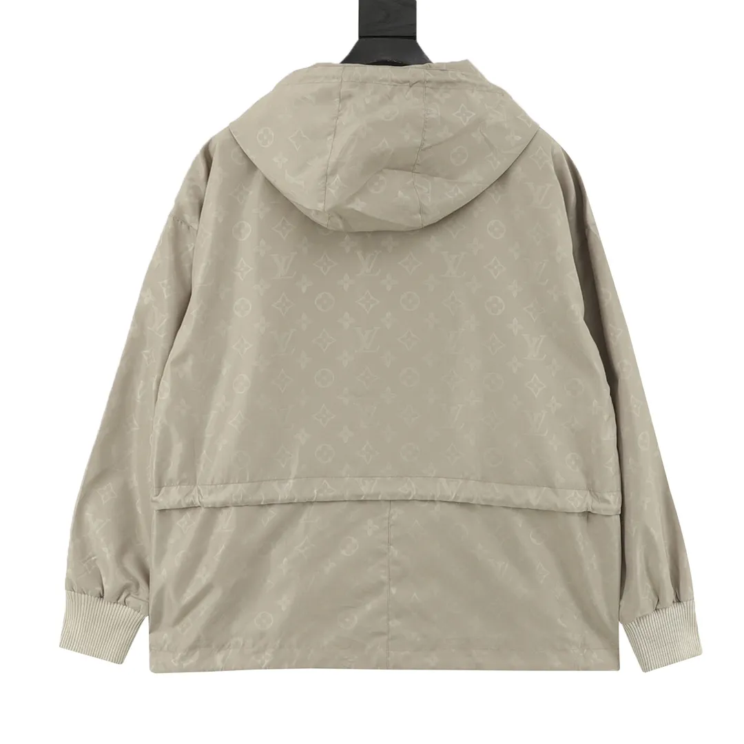 🅿️570 Louis Vuitton/Louis Vuitton All-over Printed Presbyopic Workwear Pocket Windbreaker Zipper Jacket Purchase the original version and have it printed immediately. The fabric is made of custom densely spun technical fabric that is light and thin, and the upper body is silky and breathable. Infrared positioning cutting, workwear-style windbreaker design, the upper body is invincible and versatile. All details are customized and developed, and all hardware and accessories are restored to ZP. Size：XS-L